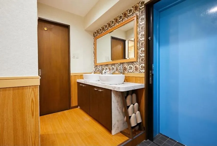 5th Floor Aoda Apartment: Convenient Location Near Asakusa, Ginza, and Shinjuku Tokyo 0*,
